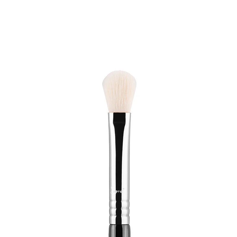 SIGMA BEAUTY | E25 Blending Brush 4 SIGMA BEAUTY | E25 Blending Brush - Image 2